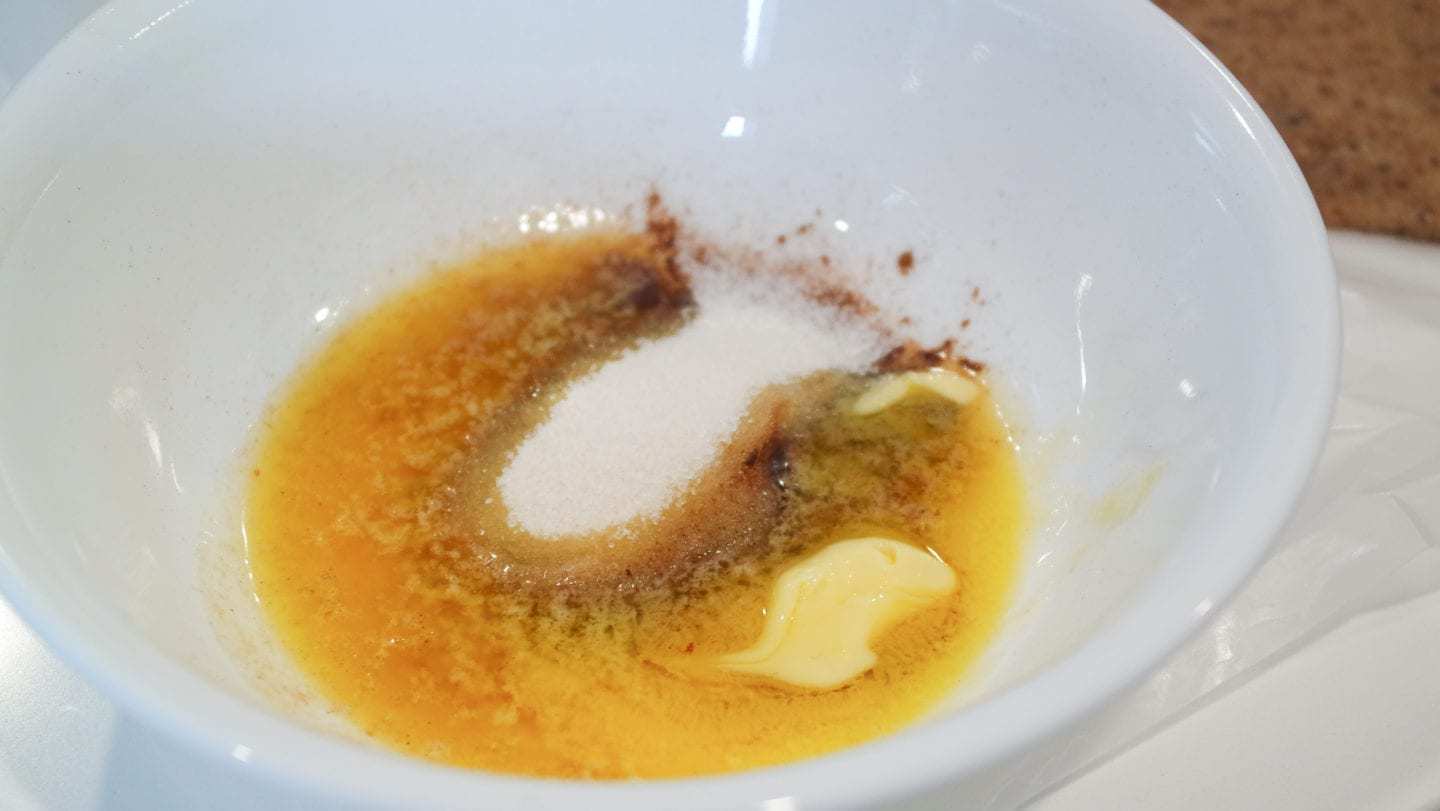 ingredients for cinnamon roll filling, swerve, melted butter, cinnamon and vanilla