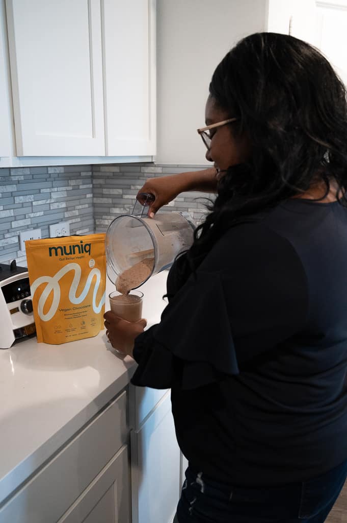 pouring muniq into a glass